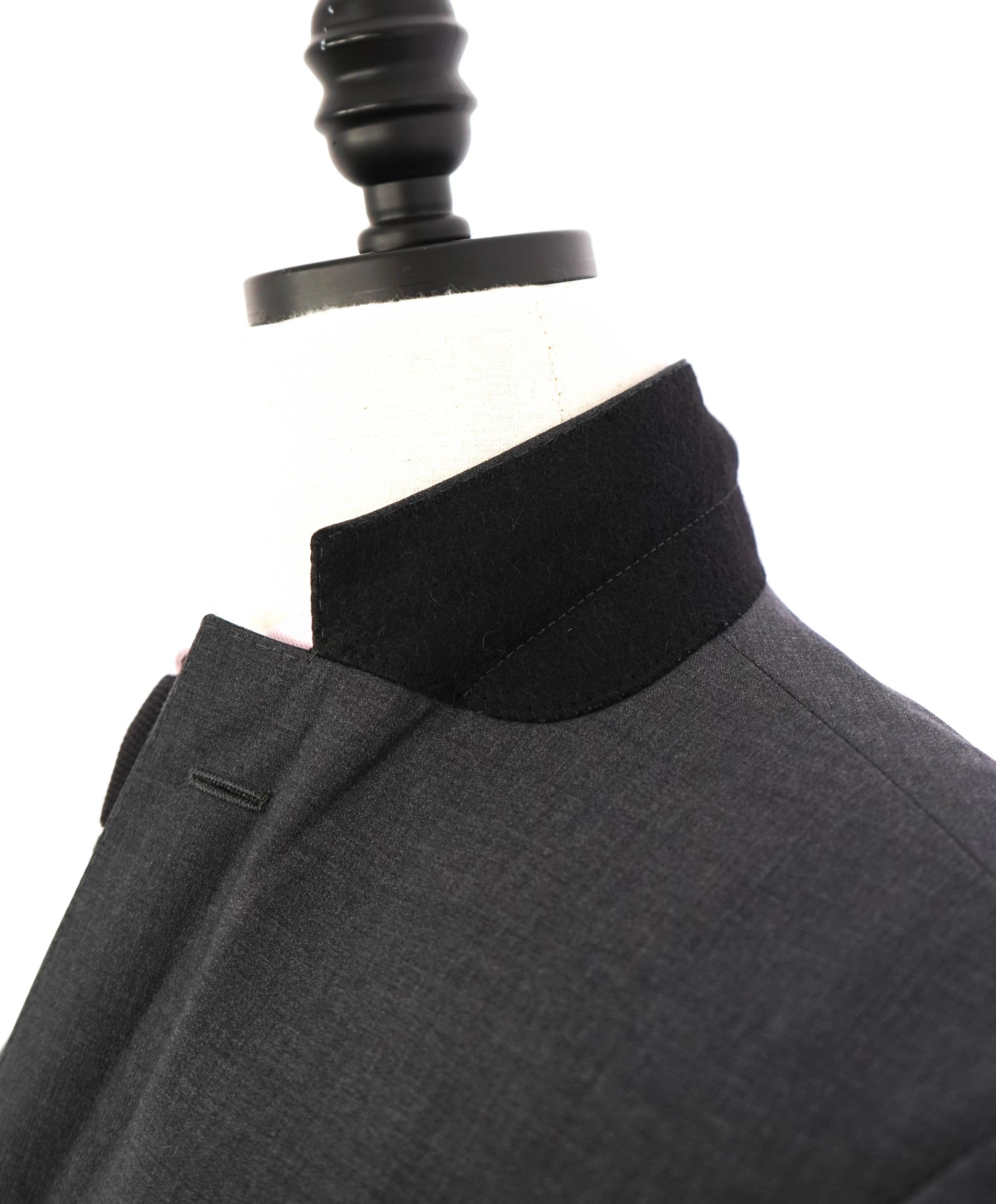 $1,295 HUGO BOSS - CLOSET STAPLE Gray Notch Lapel Suit - 40L