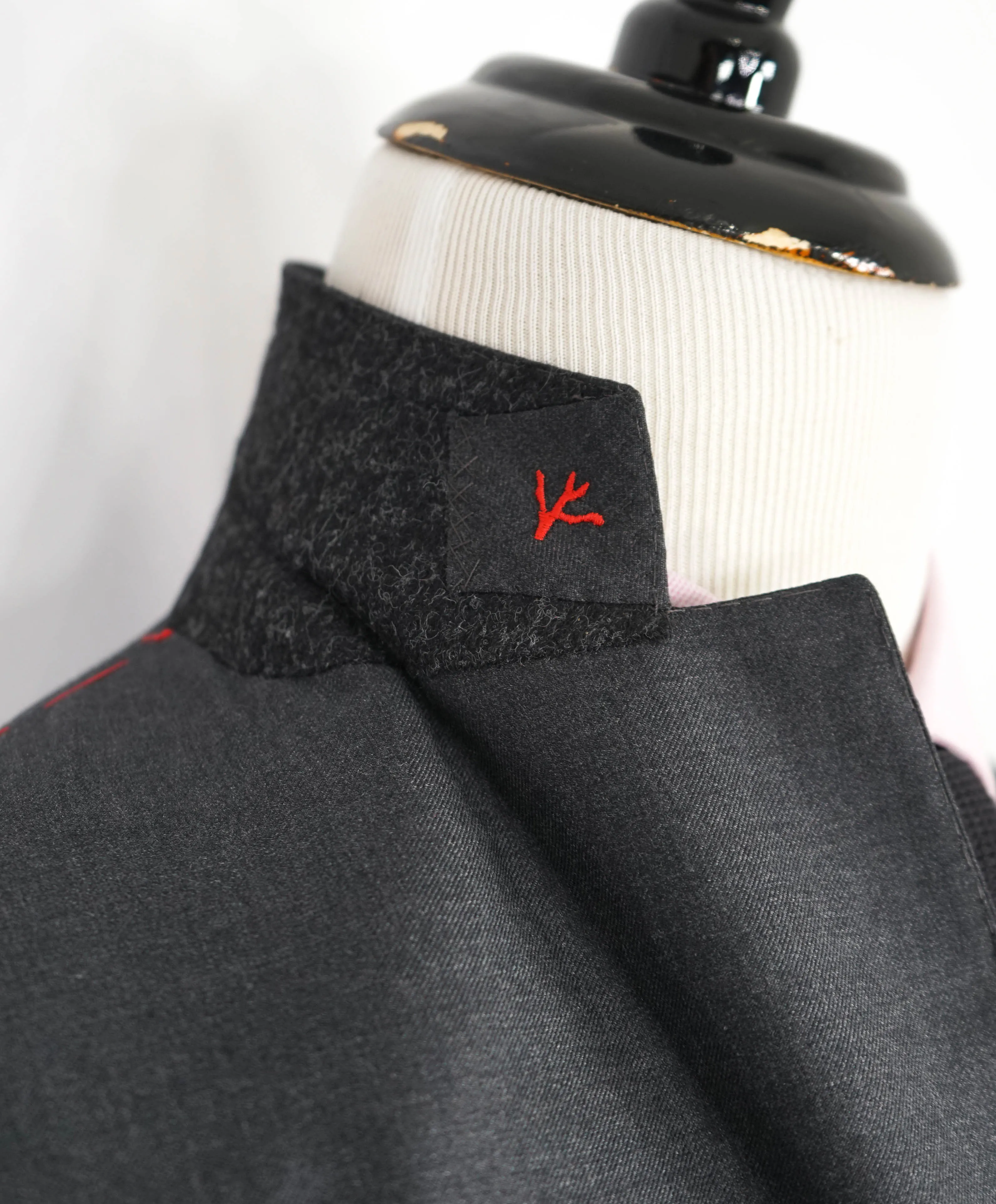 $3,750 ISAIA - Gray "AQUASPIDER" *CLOSET STAPLE* Coral Pin Suit - 40S 34W