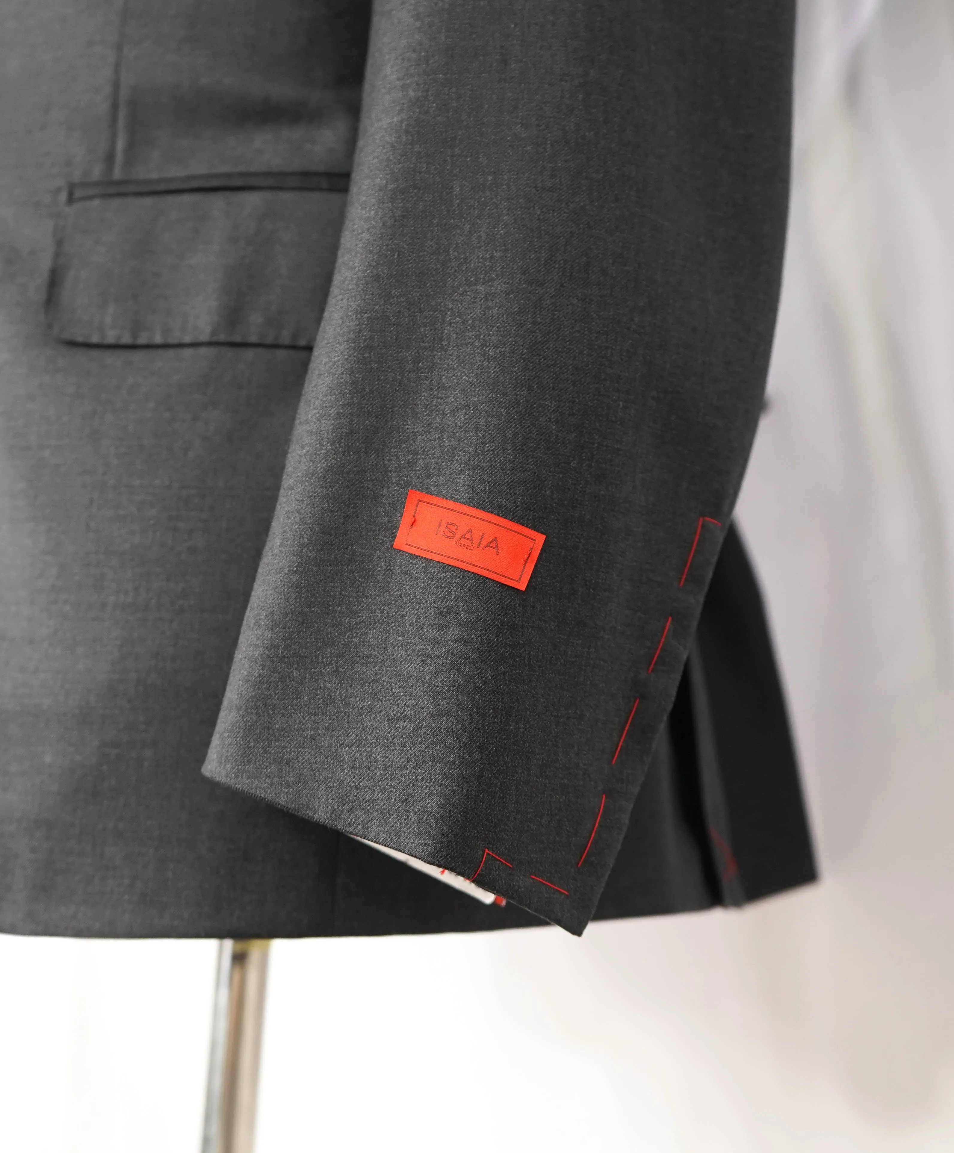 $3,750 ISAIA - Gray "AQUASPIDER" *CLOSET STAPLE* Coral Pin Suit - 40S 34W