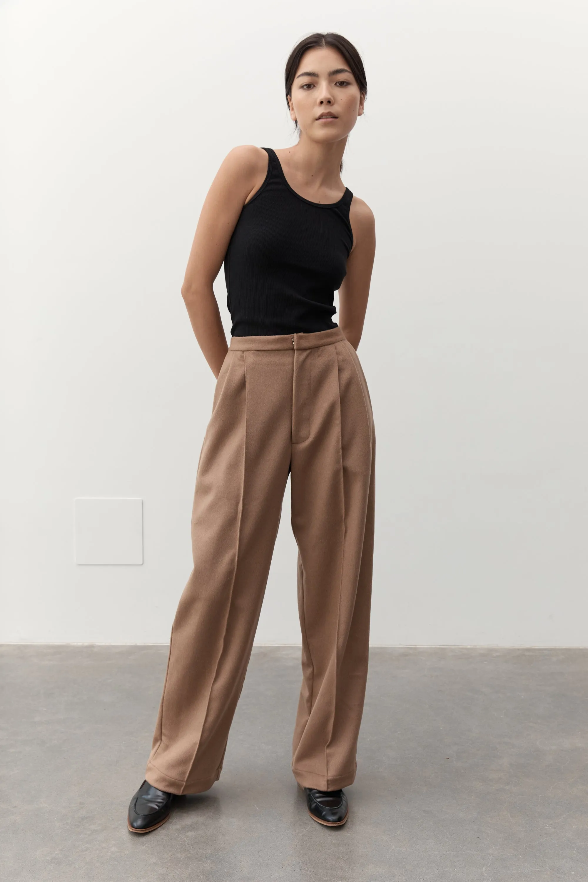 ARLO WOOL TROUSER- LATTE