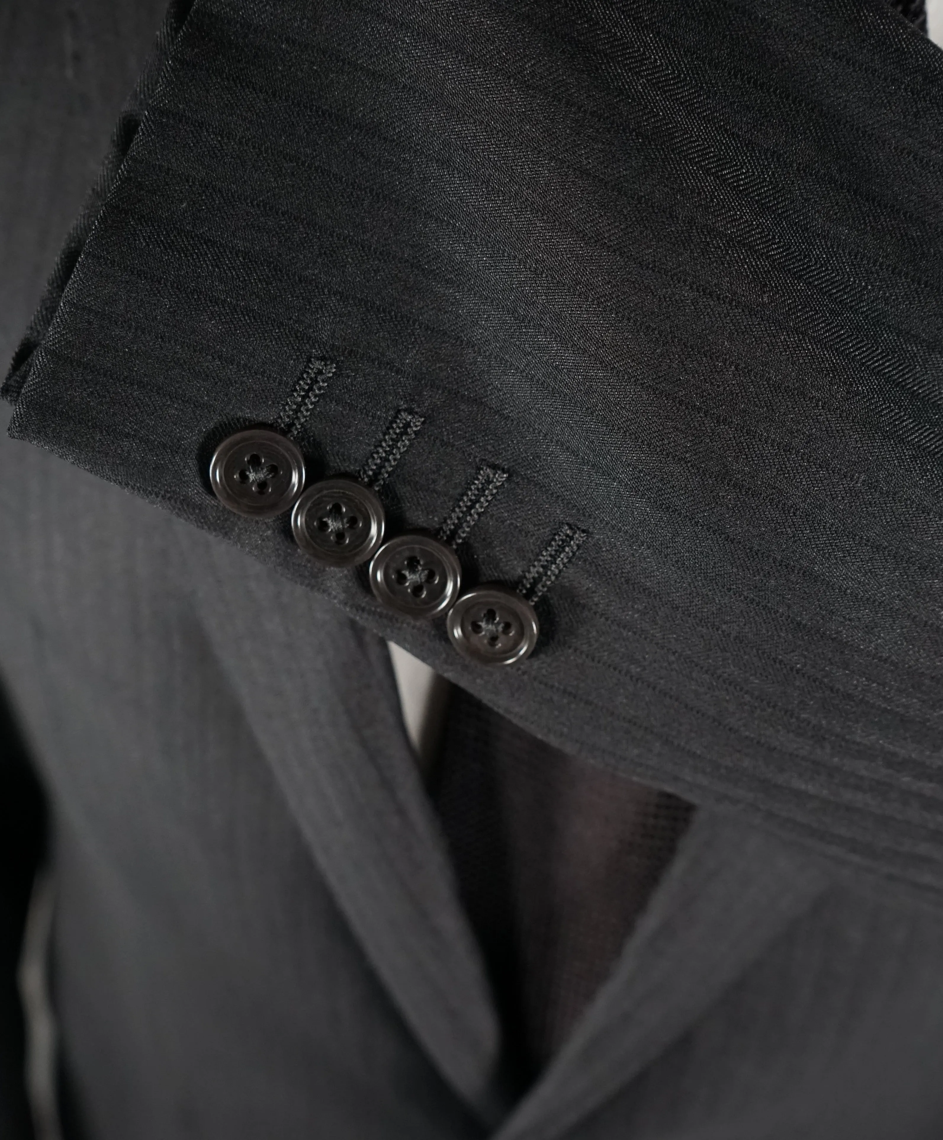 ARMANI COLLEZIONI - "G Line” Tonal Gray Herringbone Pattern Wool Suit - 38S