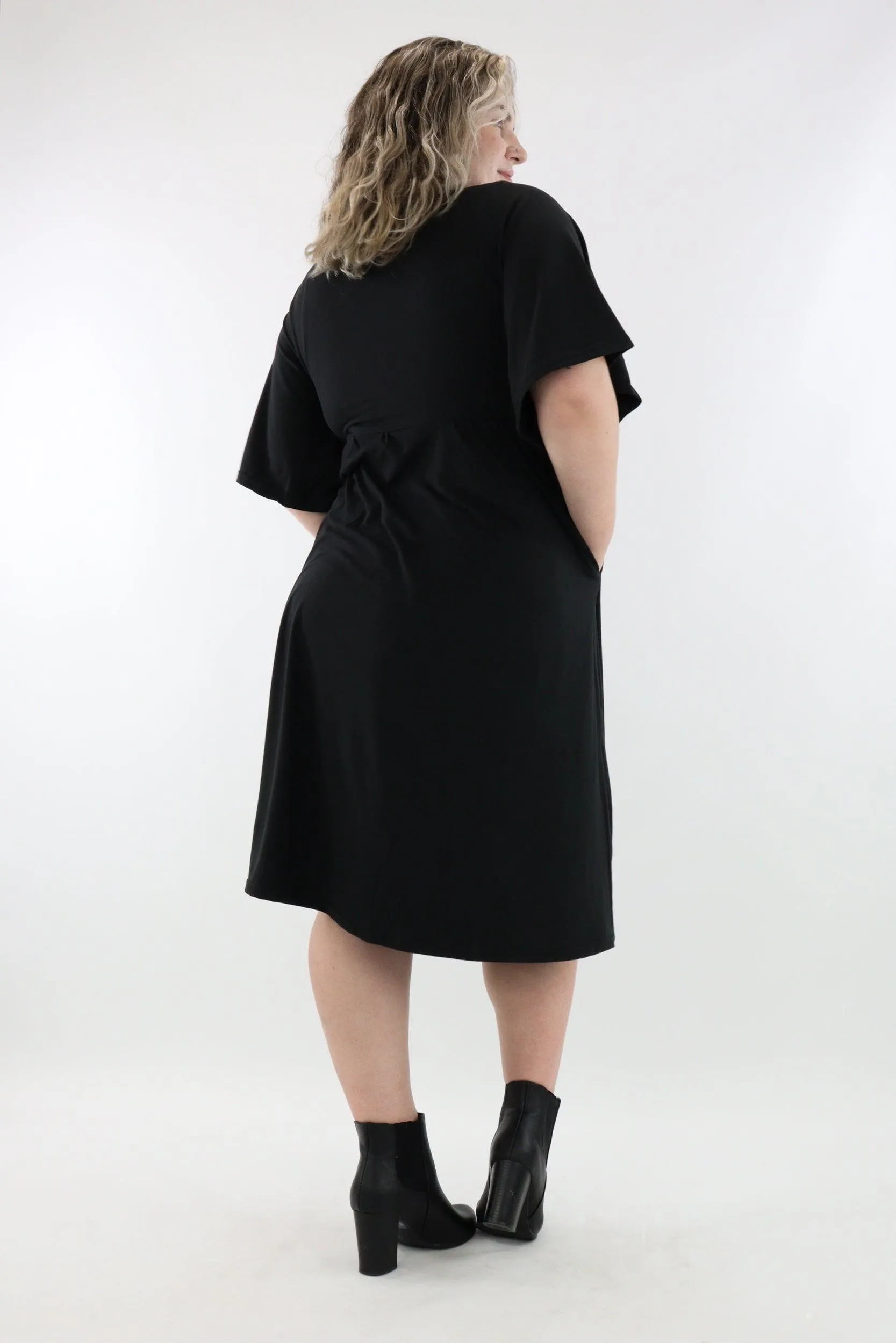 Black - Midi Length Dress - Mid Sleeve - Pockets