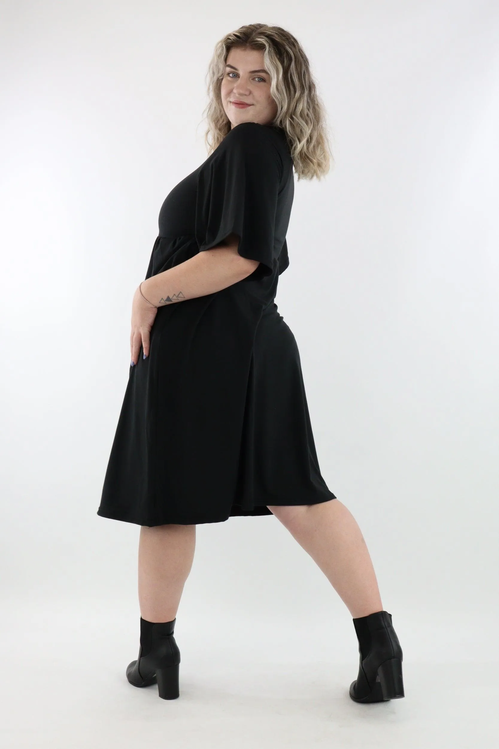 Black - Midi Length Dress - Mid Sleeve - Pockets