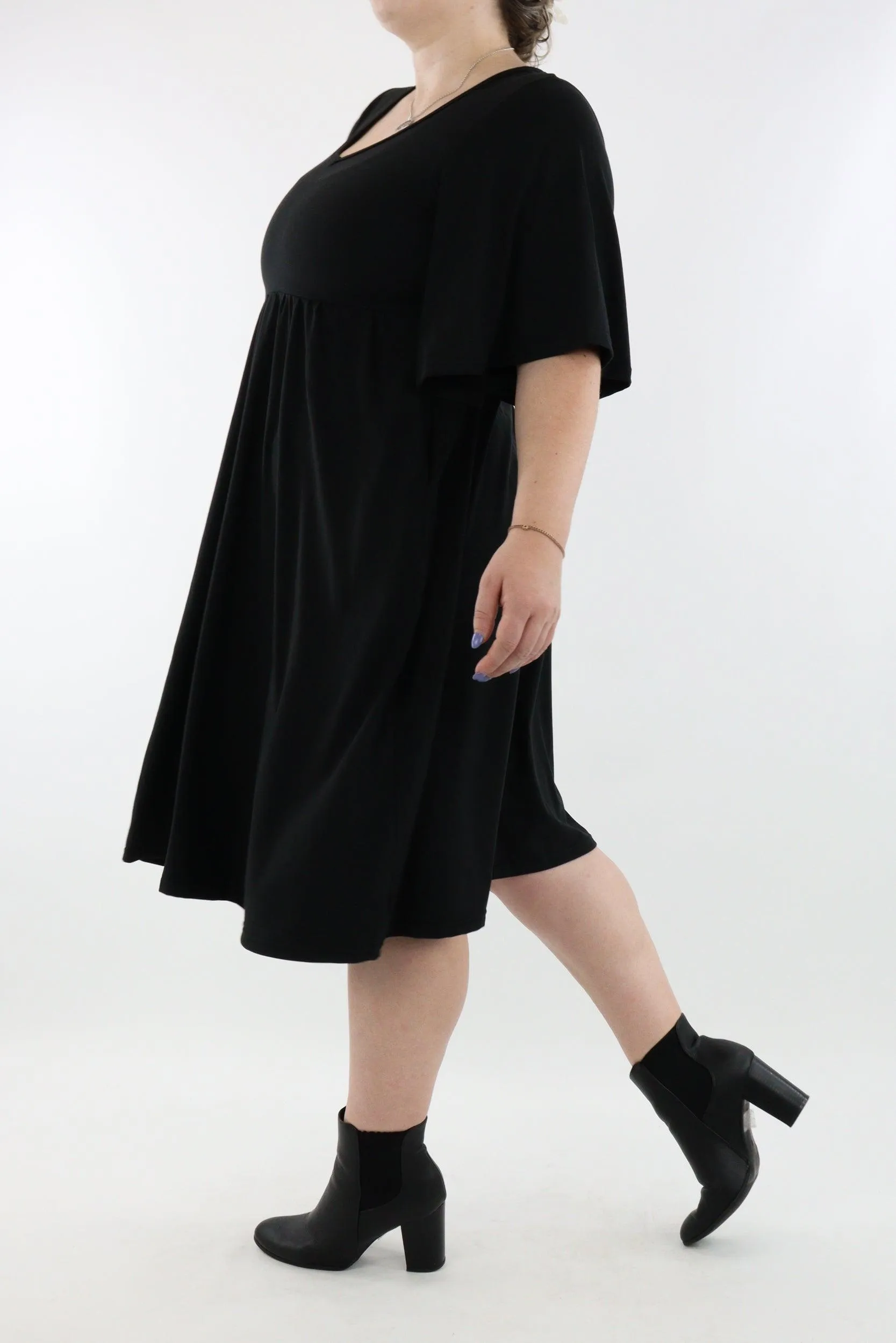 Black - Midi Length Dress - Mid Sleeve - Pockets