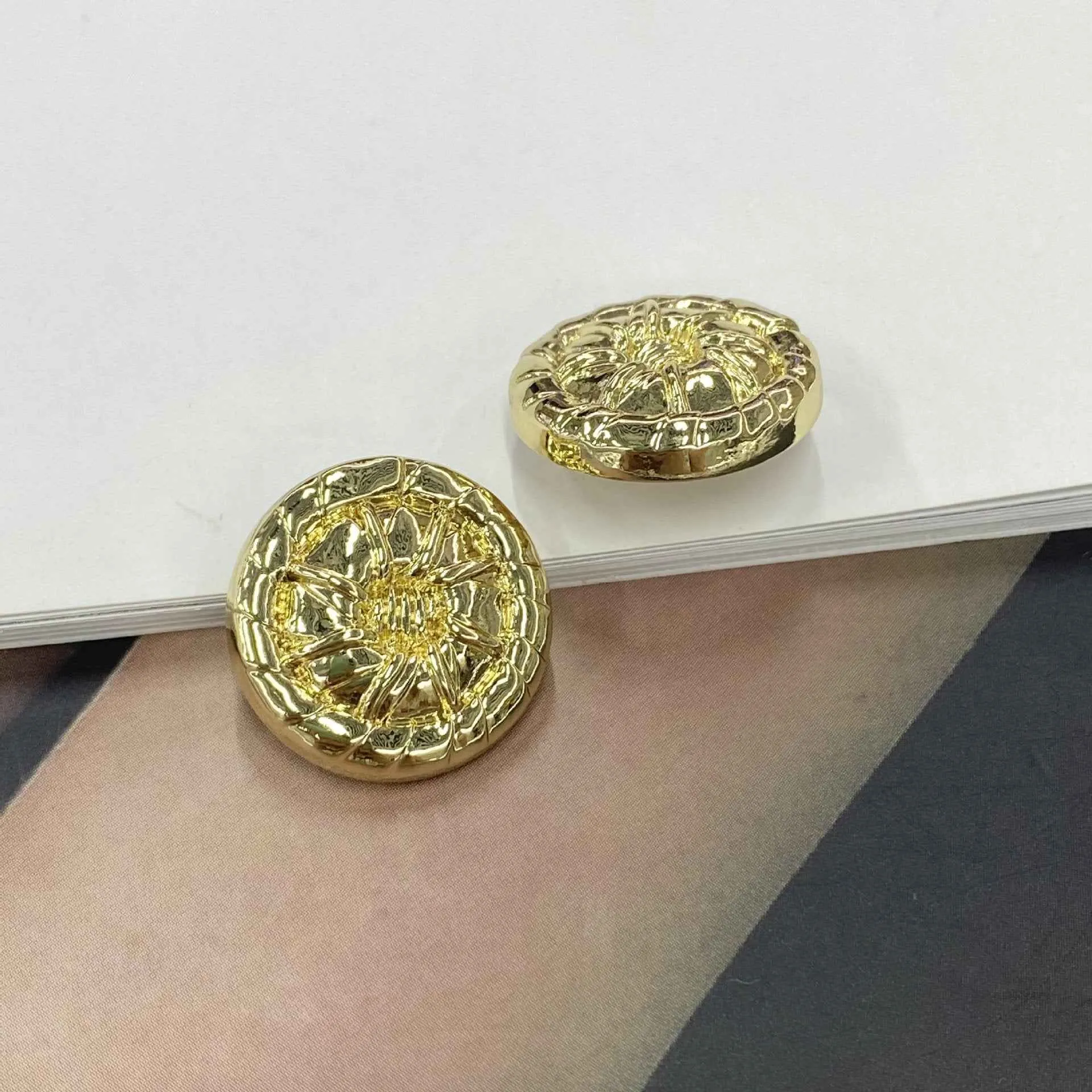 Gold Silver Round 3D Metal Shank Buttons for Clothing 20pcs