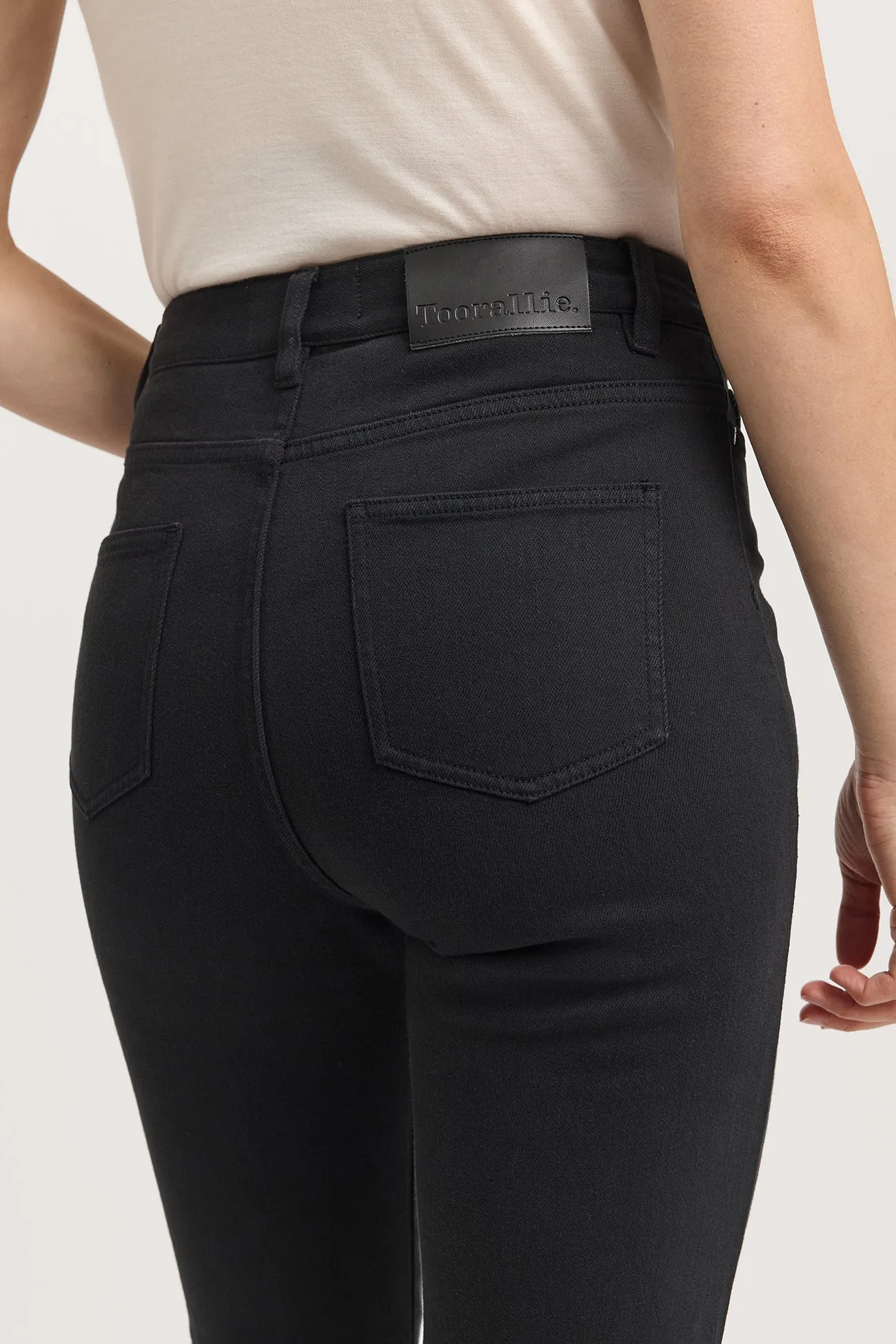 High Rise Straight Jean - Black