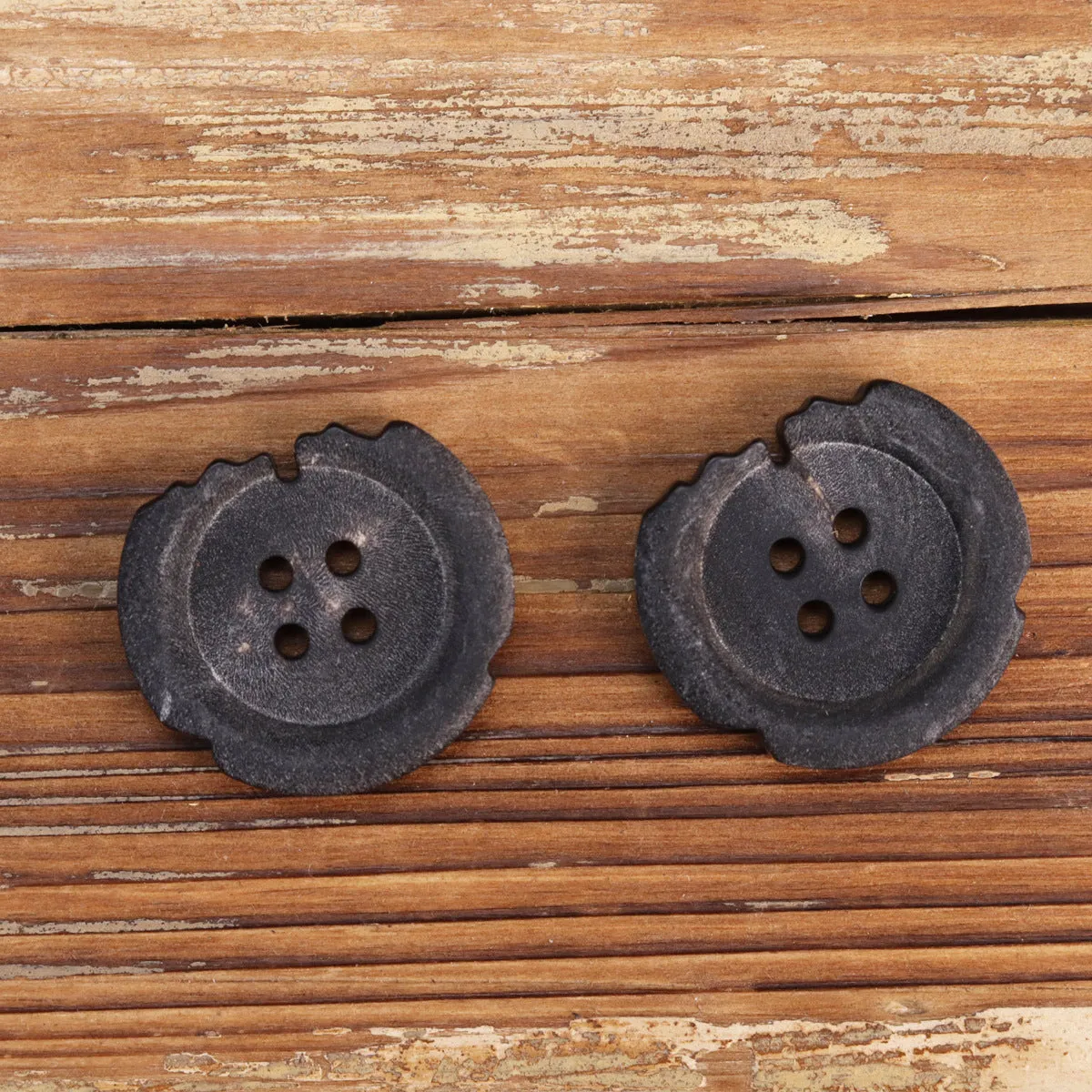 Irregular Ruins Style Frosted Teeth-Patterned Natural Horn Buttons 12pcs