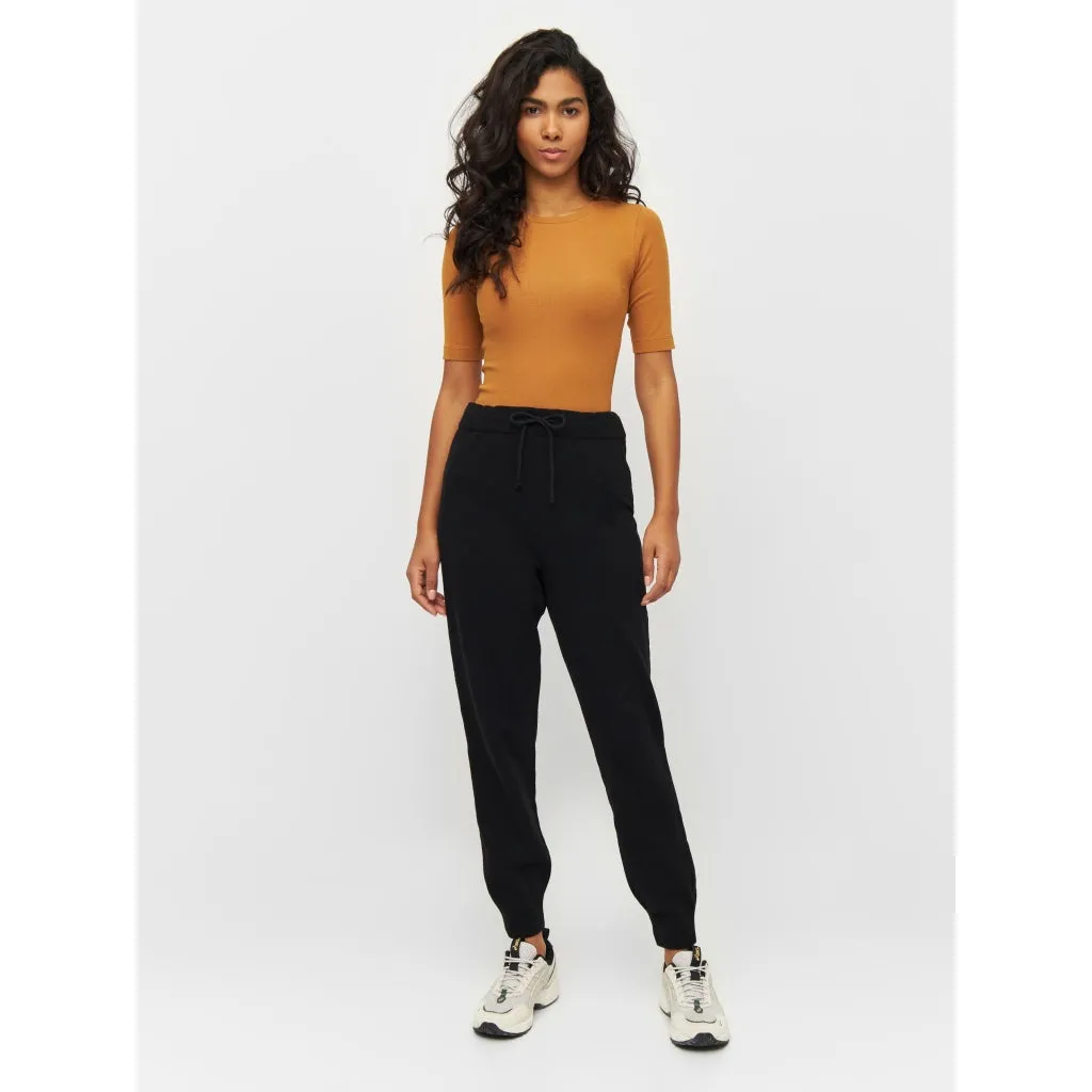 jade hybrid knitted jog pants in black