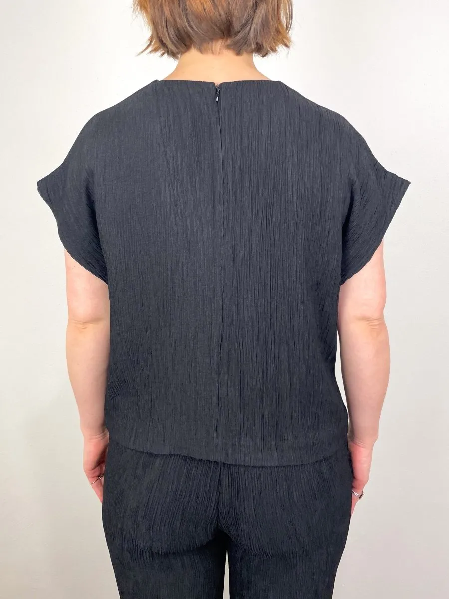 Jollie Top in Black Crinkle