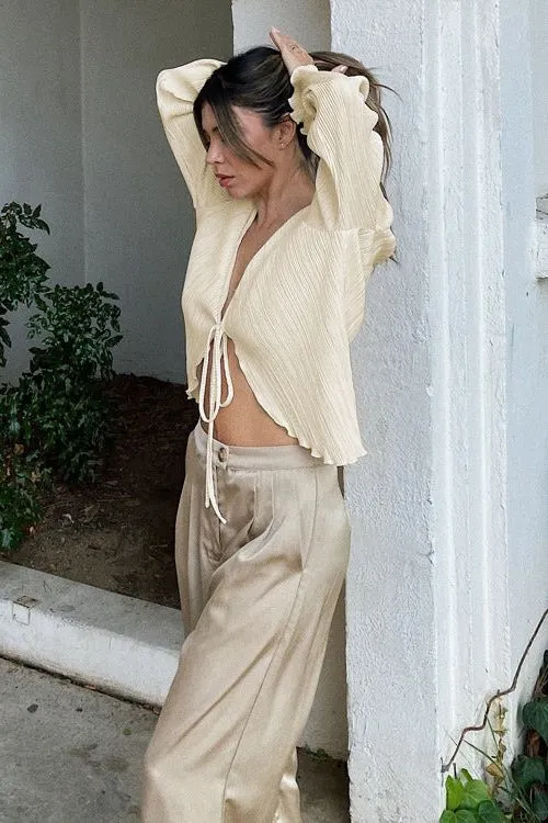 Slim Flared Long-sleeved Pleated blouse