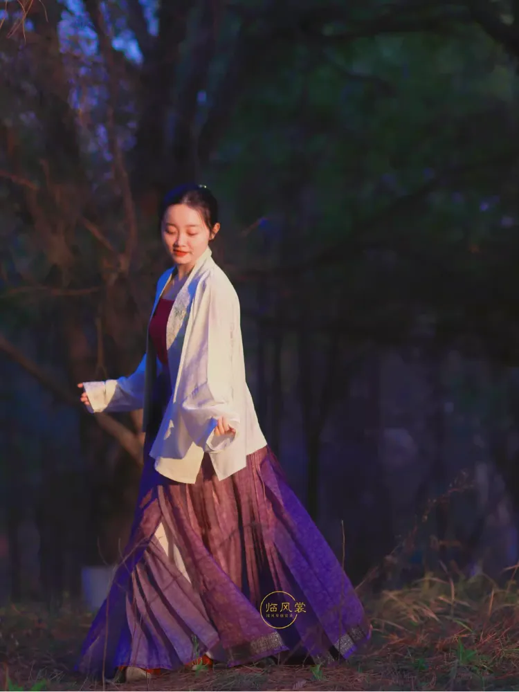 Zuoye 昨夜 In a Fortnight Ming Dynasty Sheer Summer Mamian Skirt